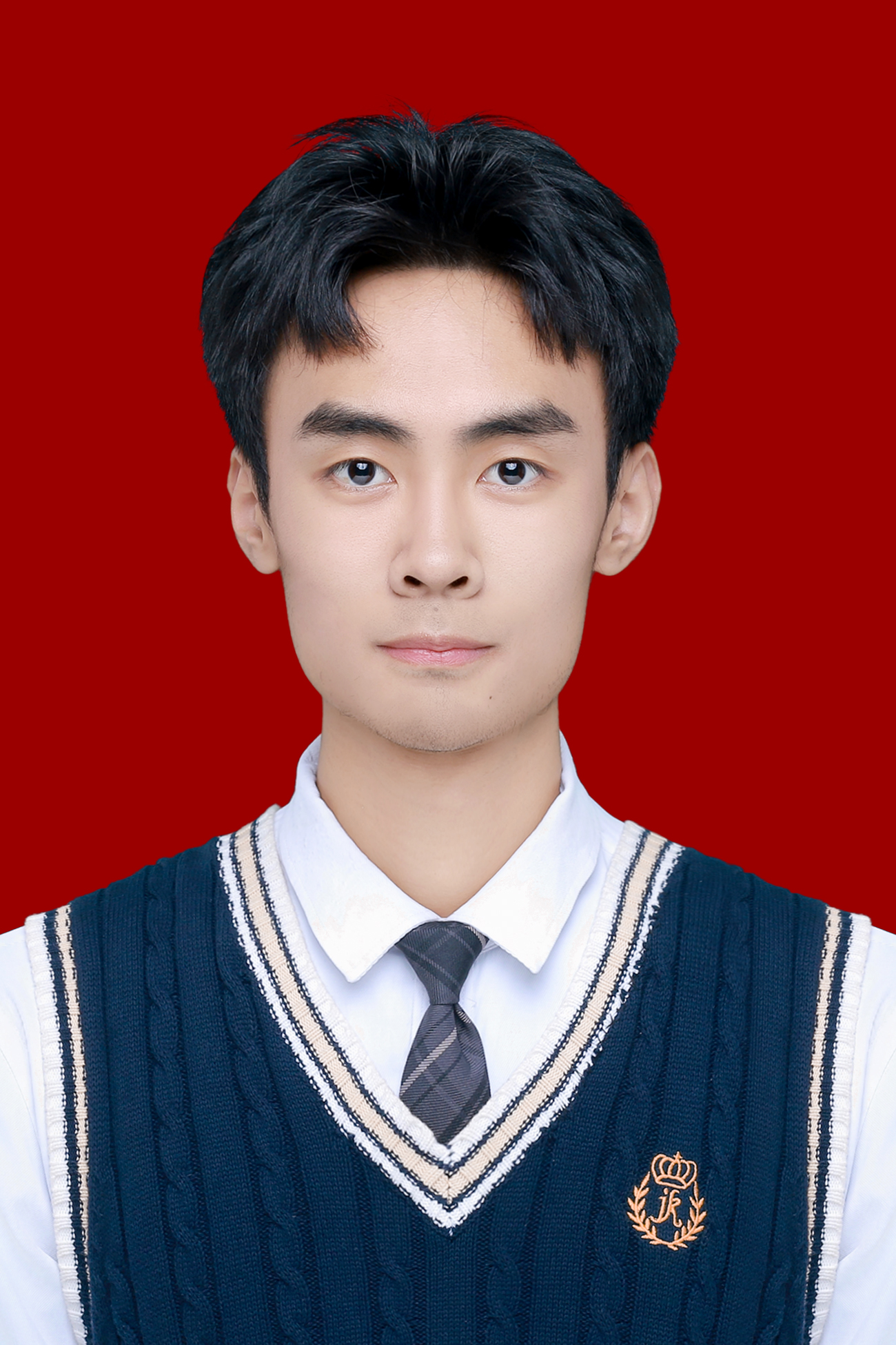 王子昂 红底证件照